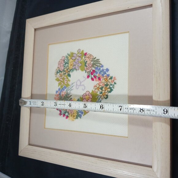 Vintage 80's Heart Wreath Monogram Stitch "R" Sign 9in x 9in - Picture 5 of 8